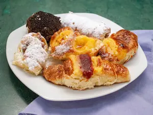 Docena de Facturas surtidas