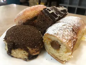 Docena de Facturas surtidas