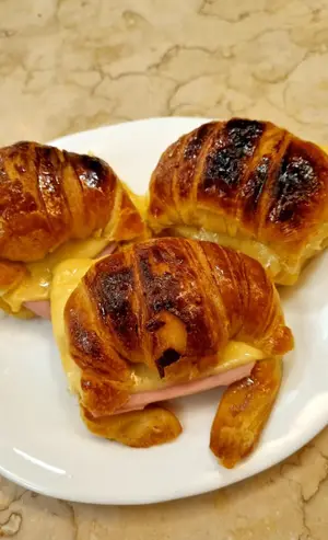 Medialunas con jamón y que (3)