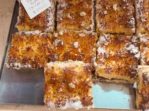 Porción de tarta de coco