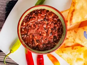 Chilli con carne y nachos