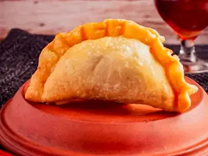 Empanada de atún picante