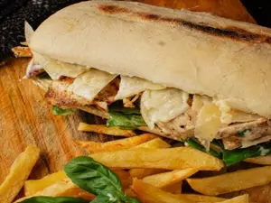Sandwich de pollo grillado