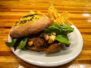 Sandwich melena de león asada