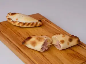Empanada de jamón y queso