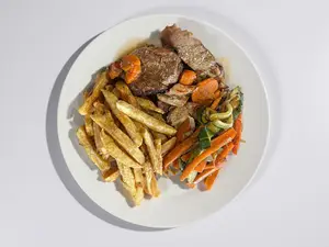 Bondiola al horno con guarnición
