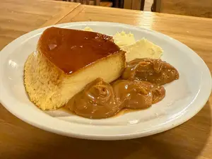 Flan Con Dulce Y Crema