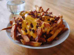 Papas Con Cheddar Y Panceta