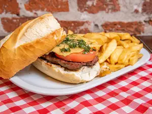 Choripán Criollo con Fritas