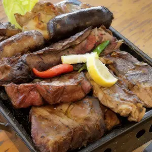 Parrillada p 2 con guarnicion