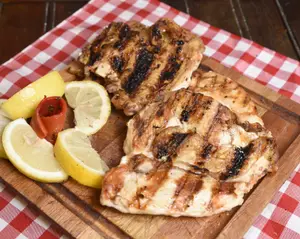 Sándwich de pollo grillé