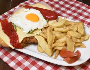 Suprema riojana con guarnición