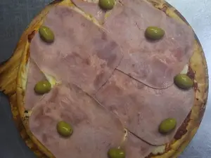 Pizza con jamón