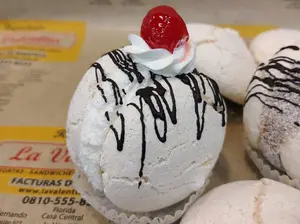 Bomba De Merengue Y Crema