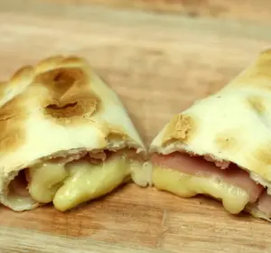 Empanada De Jamon Y Queso