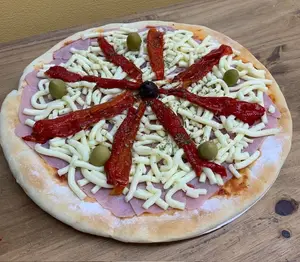 Pizza muzzarella jamón morrón