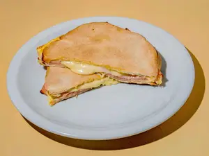 Árabe De Jamón Y Queso