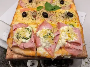 Stracciatella y mortadela