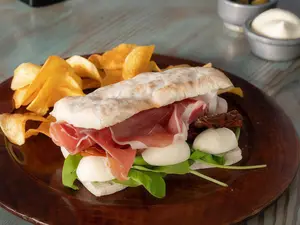 Sándwich serrano