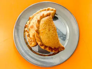 Empanada de carne zarpada