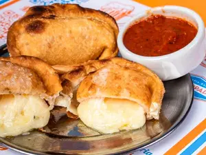 Empanada de jamón y 3 queso