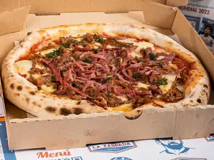 Pizza de bondiola desmechada