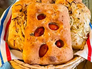 Focaccia de olivas verdes