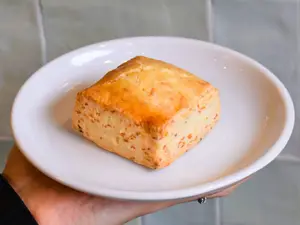 Scon de queso gruyere