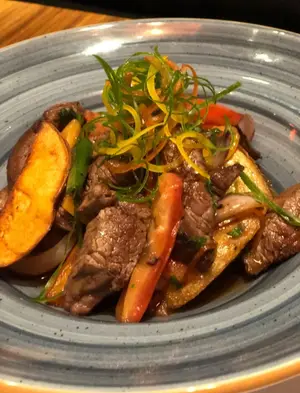 Lomo saltado