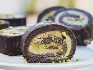 Arrollado de pistacho y chocolate