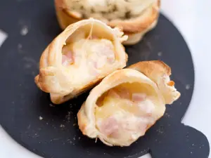 Empanada de jamon y queso