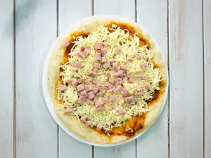 Pizza de jamón y mozarella