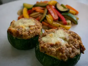 Zapallitos rellenos + wok de vegetales