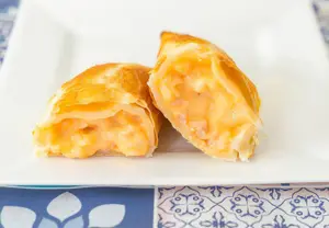 Empanada de jamón y ananá