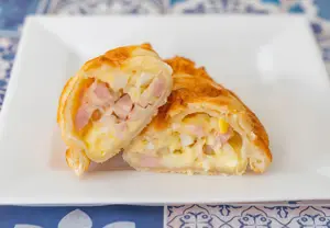 Empanada de jamón y queso
