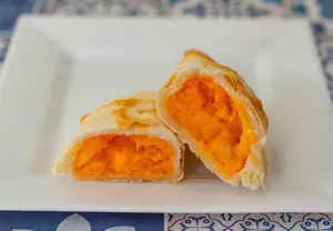 Empanada de queso y cebolla