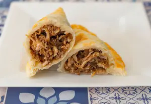 Empanada pollo c/salsa blanca