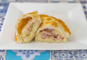Empanada roquefort con jamón