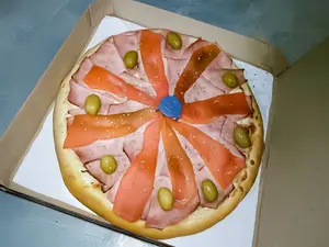 Gde fugazzetajamón y morrón