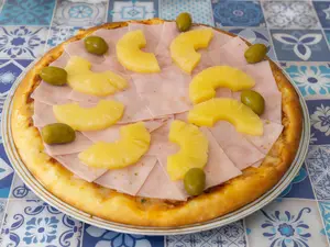 Gg muzzarella jamón y ananá