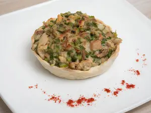 Tarta de pollo al verdeo con salsa blanca