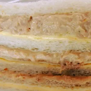 Sándwich de queso y atún