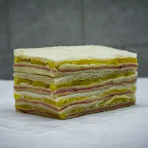 Sándwich de jamón y ananá