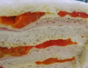 Sándwich de jamón y morrón