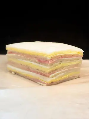 Sándwich de jamón y queso