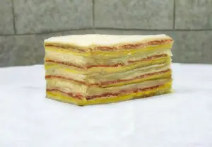 Sándwich de queso y salame