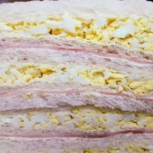 Sándwich de jamón y huevo