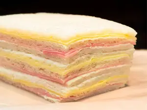 Sándwich de jamón y queso