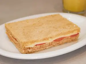 Triple d crudo queso y tomate