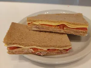 Crudo, Queso Y Tomate